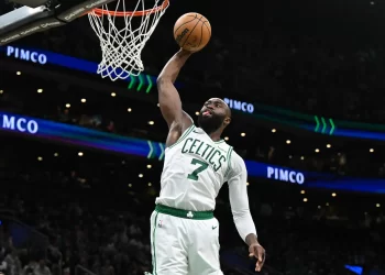 ABUSARON! Celtics arrollan a 76ers en primer duelo de playoffs