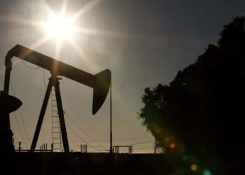 EL PETRÓLEO DE TEXAS cae a US$83.85 el barril tras la reapertura del estrecho de Ormuz