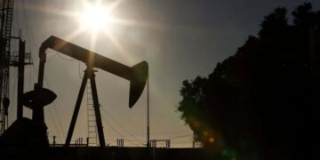 EL PETRÓLEO DE TEXAS cae a US$83.85 el barril tras la reapertura del estrecho de Ormuz