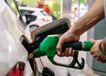 CÓJANLO AHÍ! El Gobierno rebaja entre 12 y 41 pesos a combustibles; congela las gasolinas y el gasoil
