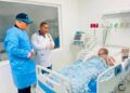 *DIRECTOR REGIONAL SUR supervisa de manera constante estado de salud de agentes heridos en accidente de tránsito en Barahona.*