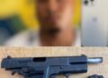 *POLICÍA NACIONAL informa apresa a joven en flagrante delito, le ocupa arma de fuego y recupera celular sustraído en Barahona.*