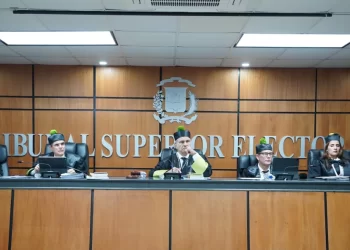 BUSCAN ELIMINAR 33 partidos políticos del sistema en RD; TSE se reserva el fallo